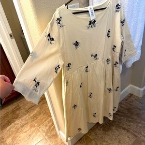 White XL Disney dress with Mickey and Minnie in black and white